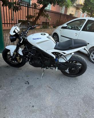 Triumph Speed Triple 1050 assicurazione epoca
