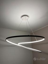 Lampadario a led sospensione a onda linea luce