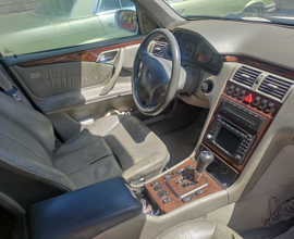Mercedes Classe E 220 CDI (sigla W210),