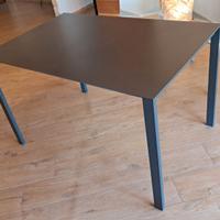 Tavolo e sedie  KRISTALIA