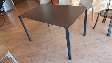 Tavolo e sedie  KRISTALIA