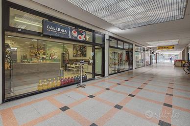 Attività / Licenza di 60 m² con 2 locali a Bresso