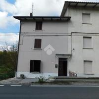 CASA SEMINDIPENDENTE A SCHEGGIA E PASCELUPO
