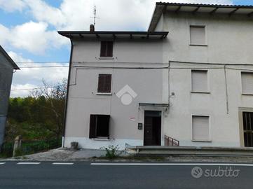 CASA SEMINDIPENDENTE A SCHEGGIA E PASCELUPO