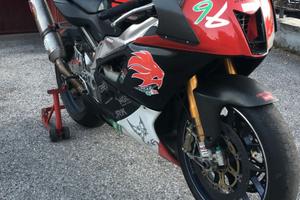 Aprilia rsv 1000 factory 