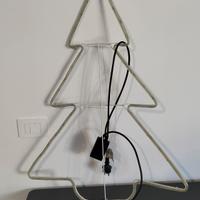 albero natale che si illumina