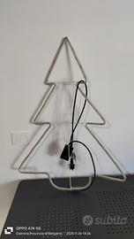 albero natale che si illumina