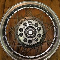 Ruota  Borrani Record 18" 36 fori con mozzo 