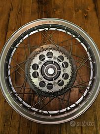 Ruota  Borrani Record 18" 36 fori con mozzo 