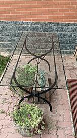 Tavolo in ferro con vetro