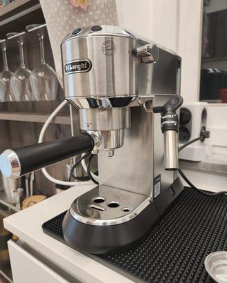 macchina da caffè DeLonghi dedica 