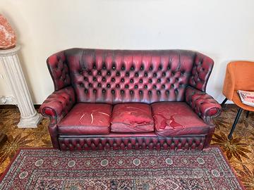Divano Chesterfield Vintage Pelle Bordeaux Iconico