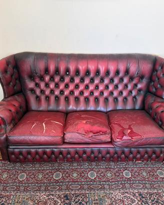 Divano Chesterfield Vintage Pelle Bordeaux Iconico