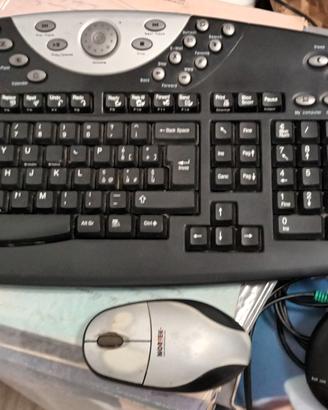 Tastiera multimediale con ricevitore e mouse
