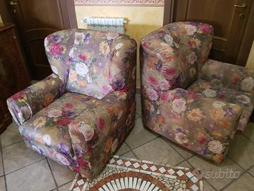 coppia di poltrone classiche vintage
