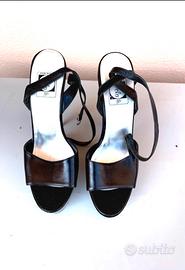 Sandali di vera pelle nera , altissimi Usati 1 vol