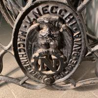 Macchina da cucire d’epoca Necchi