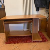 Scrivania in legno