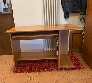 Scrivania in legno