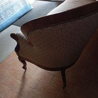Poltrona vintage in legno intagliato