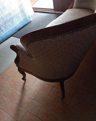 Poltrona vintage in legno intagliato