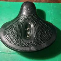 Sella Aquila come nuova ciclomotori e moto.