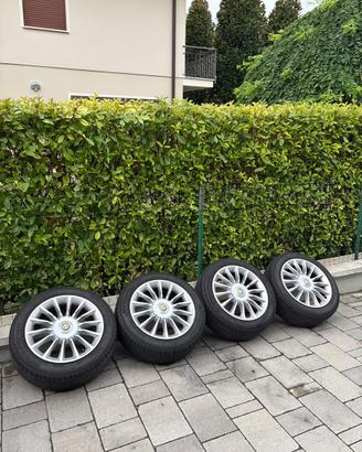 4 Pneumatici e cerchi originali Alfa Romeo