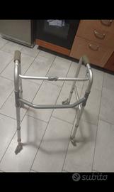 Deambulatore pieghevole per anziani con ruote

