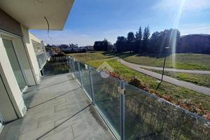 VILLA A SCHIERA A TREVIOLO