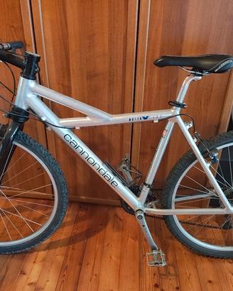 Bici MTB Cannondale alluminio 