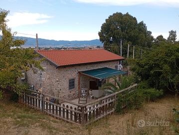 Casa indipendente con giardino 2000mq