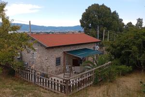 Casa indipendente con giardino 2000mq