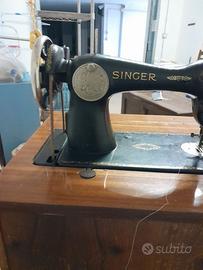 Macchina da cucire Singer con mobile