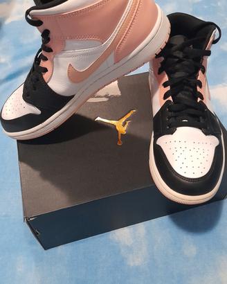 AIR JORDAN 1 MID