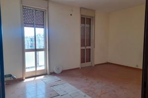 4 vani da ristrutturare - zona massina marine