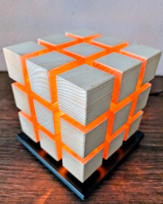 stupenda lampada artigianale in legno massello 