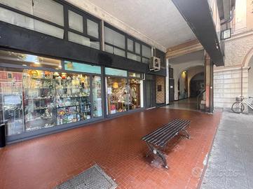 NEGOZIO A LAVAGNA