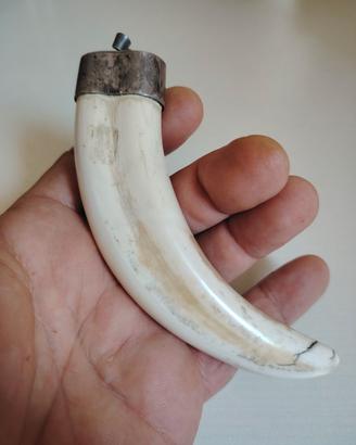 Pendente in zanna di Facocero e argento 835.