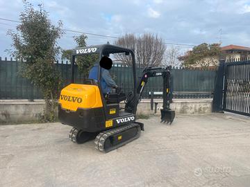 E232 - Mini escavatore 15 q.li Volvo EC15