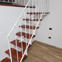 Scala ferro battuto e legno