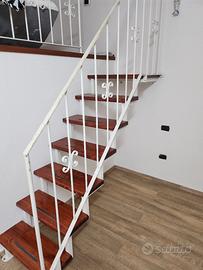 Scala ferro battuto e legno