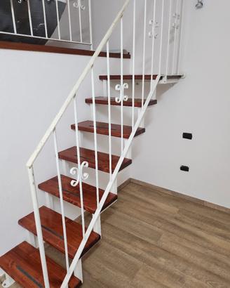Scala ferro battuto e legno