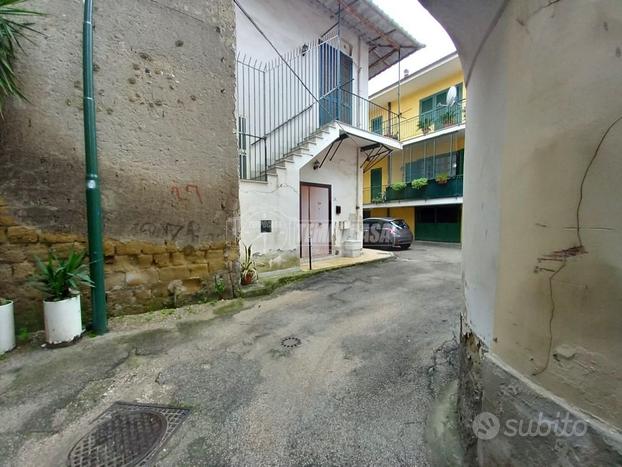 Palazzina 2 livelli da ristrutturare in Via dell'O