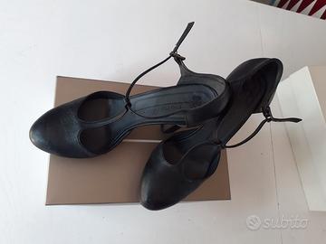 Scarpa donna con tacco pelle nera