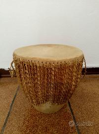 Tamburo in pelle tribale africana vintage