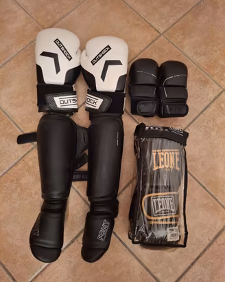 Kit Protezioni / Guanti / Boxe / MMA / Leone