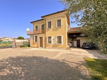 CASA SEMINDIPENDENTE A ALBAREDO D'ADIGE