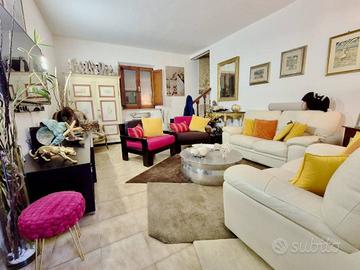 Casa indipendente di 135 m² con 4 locali e box aut