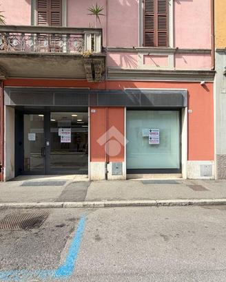 NEGOZIO A CREMONA