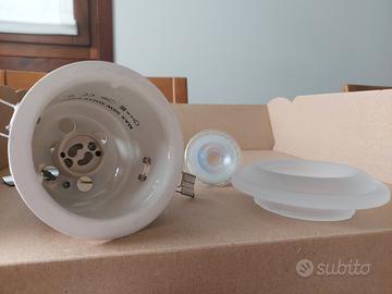 N. 8 Faretti da incasso 230 volt vetro satinato 